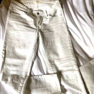 White Levi’s 712 Slim Jean